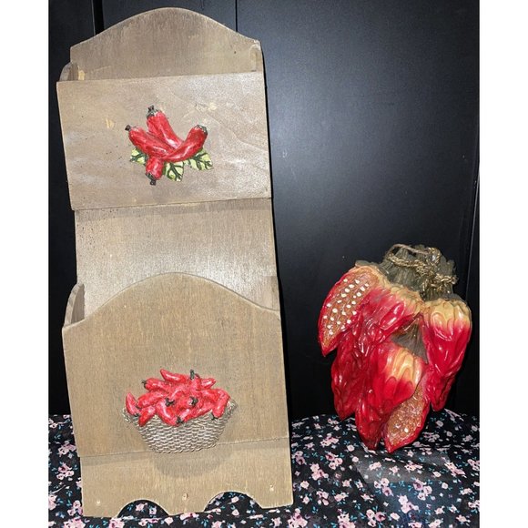 Red Chili Peppers Wall Hanging Hand Painted Ceramic Wood Home Decor Kitchen Mail - Picture 1 of 5